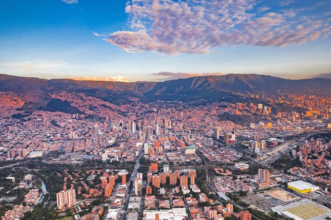 Panorámica de Medellín, elegida por la revista Time Out entre las 10 ciudades más lindas del mundo en 2026.