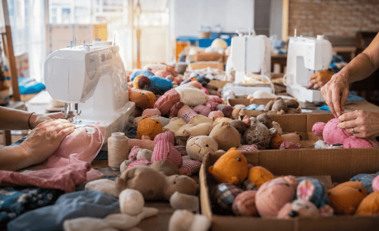 niños afectados recibiran peluches elaborados en Medellín