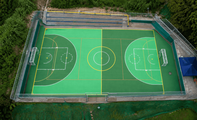 Cancha El Pozo renovada en el barrio El Pesebre de Medellín