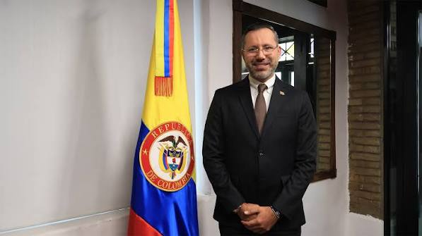 ministro de Vivienda genera polémica durante emergencia